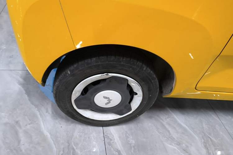 Used Wuling Hongguang MINIEV 2021 Macaron Fashion Model Lithium Iron Phosphate Right Rear Wheel Hub