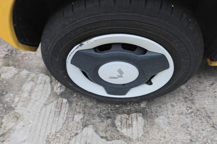 Used Wuling Hongguang MINIEV 2021 Macaron Fashion Edition Lithium-Ion Battery Right Rear Wheel Hub