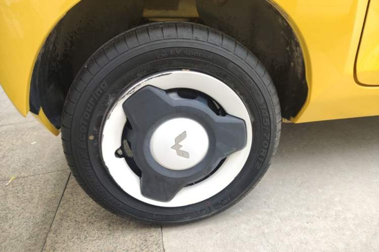 Used Wuling Hongguang MINIEV 2021 Macaron Fashion Model Lithium Iron Phosphate Right Rear Wheel Hub