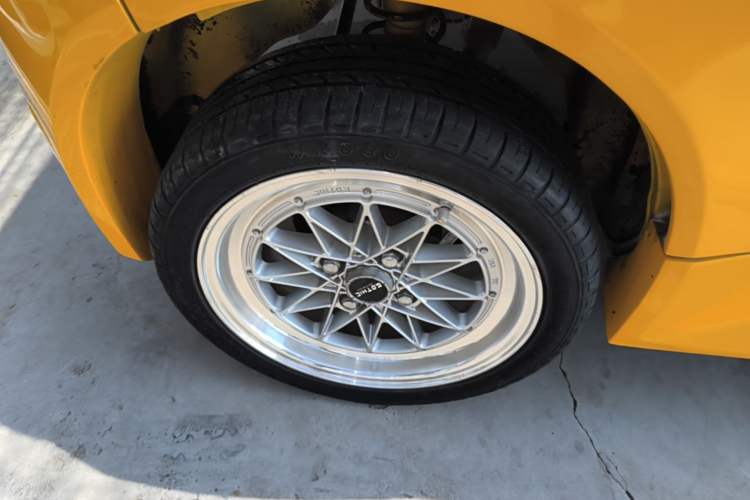 Used Wuling Hongguang MINIEV 2021 Macaron Fashion Model Lithium Iron Phosphate Right Rear Wheel Hub