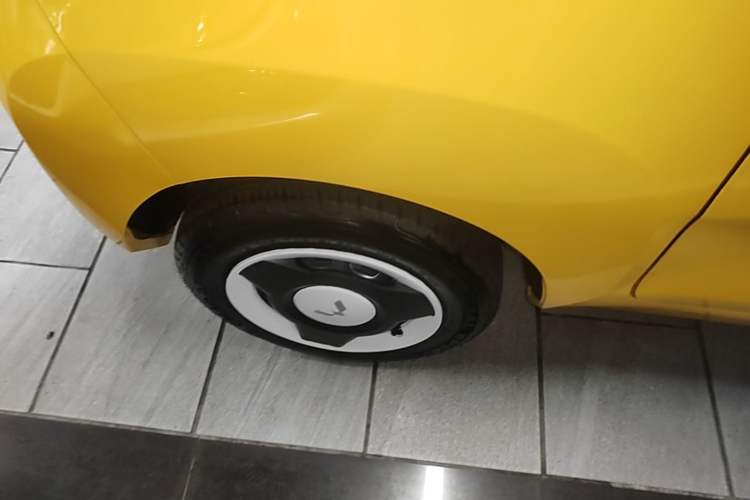 Used Wuling Hongguang MINIEV 2021 Macaron Fashion Model Lithium Iron Phosphate Right Rear Wheel Hub