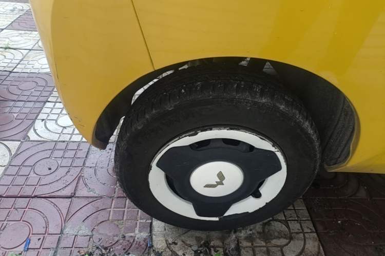 Used Wuling Hongguang MINIEV 2021 Macaron Fashion Model Lithium Iron Phosphate Right Rear Wheel Hub
