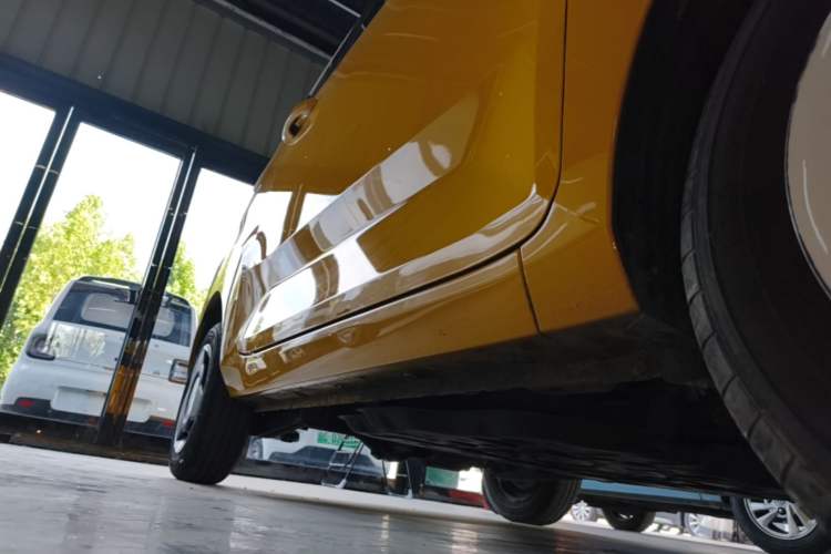Used Wuling Hongguang MINIEV 2021 Macaron Premium Model – Lithium Iron Phosphate Right Side Sill