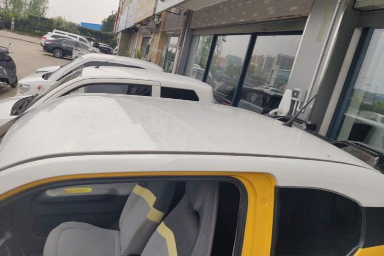 Used Wuling Hongguang MINIEV 2021 Macaron Fashion Model Lithium Iron Phosphate Roof