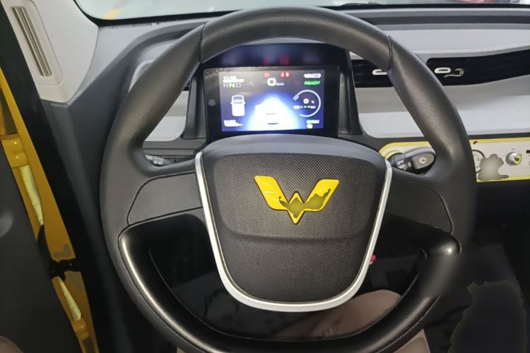Used Wuling Hongguang MINIEV 2021 Macaron Fashion Model Lithium Iron Phosphate Steering Wheel