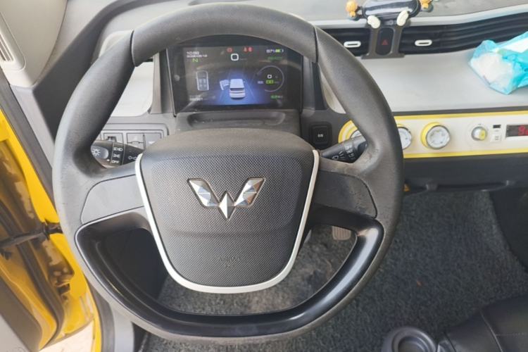 Used Wuling Hongguang MINIEV 2021 Macaron Fashion Model Lithium Iron Phosphate Steering Wheel