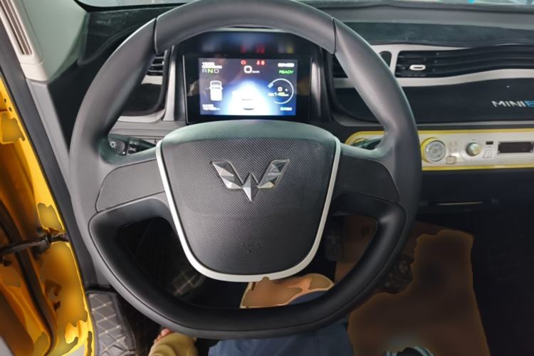 Used Wuling Hongguang MINIEV 2021 Macaron Premium Model – Lithium Iron Phosphate Steering Wheel