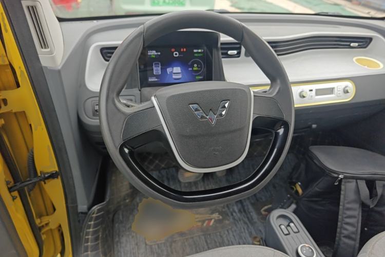 Used Wuling Hongguang MINIEV 2021 Macaron Premium Model – Lithium-NMC Steering Wheel