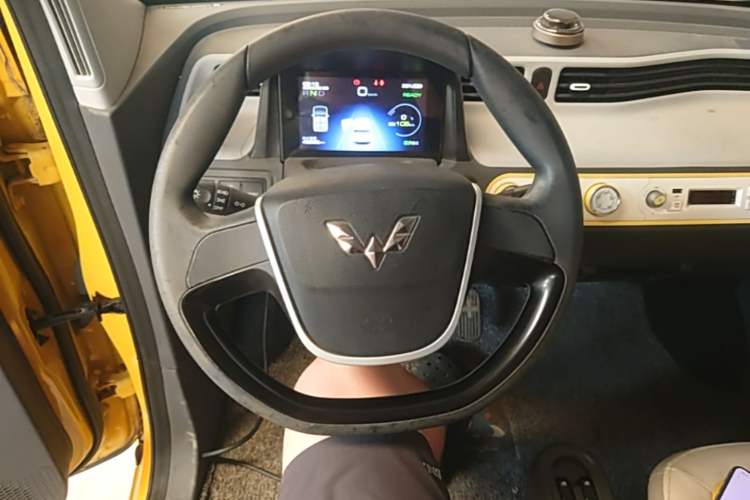 Used Wuling Hongguang MINIEV 2021 Macaron Fashion Edition Lithium-Ion Battery Steering Wheel