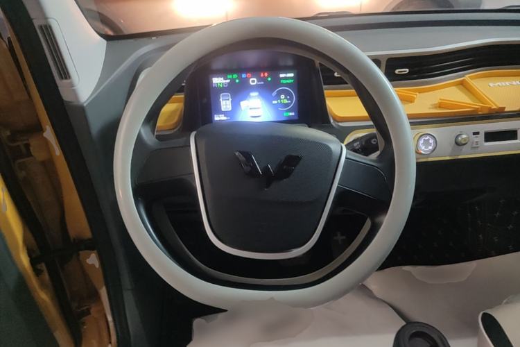 Used Wuling Hongguang MINIEV 2021 Macaron Fashion Edition Lithium-Ion Battery Steering Wheel
