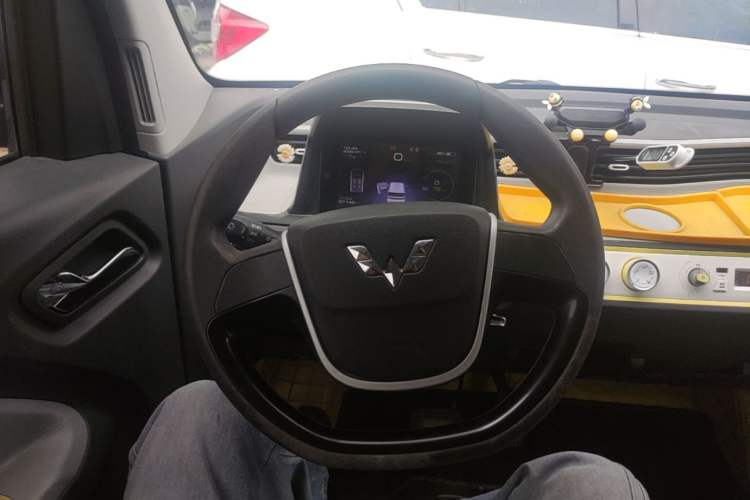 Used Wuling Hongguang MINIEV 2021 Macaron Premium Model – Lithium Iron Phosphate Steering Wheel