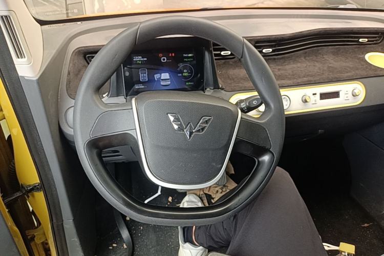 Used Wuling Hongguang MINIEV 2021 Macaron Fashion Model Lithium Iron Phosphate Steering Wheel