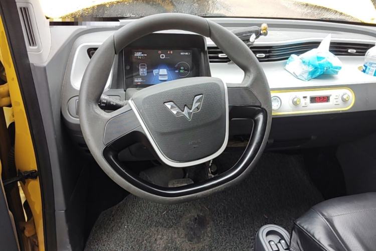 Used Wuling Hongguang MINIEV 2021 Macaron Fashion Model Lithium Iron Phosphate Steering Wheel