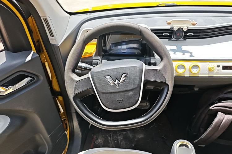 Used Wuling Hongguang MINIEV 2021 Macaron Premium Model – Lithium-NMC Steering Wheel