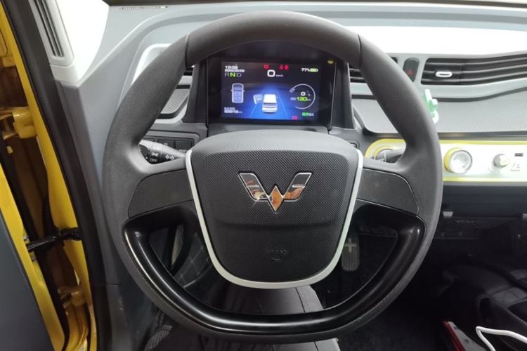 Used Wuling Hongguang MINIEV 2021 Macaron Sandwich Model 170 km Lithium Iron Phosphate Steering Wheel