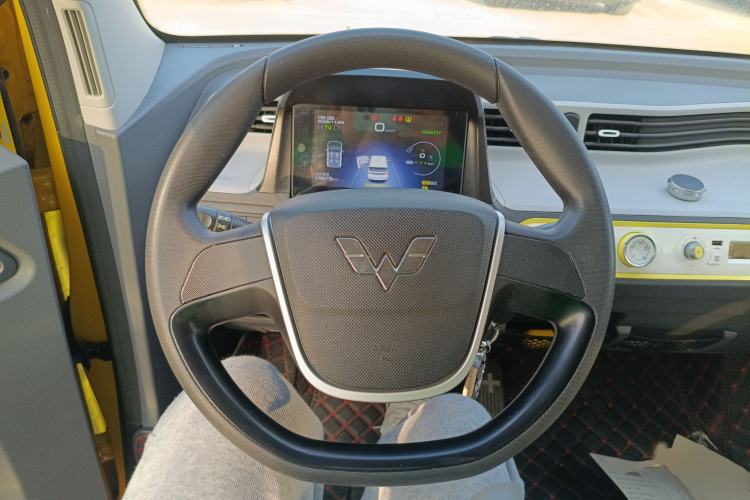 Used Wuling Hongguang MINIEV 2021 Macaron Fashion Edition Lithium-Ion Battery Steering Wheel