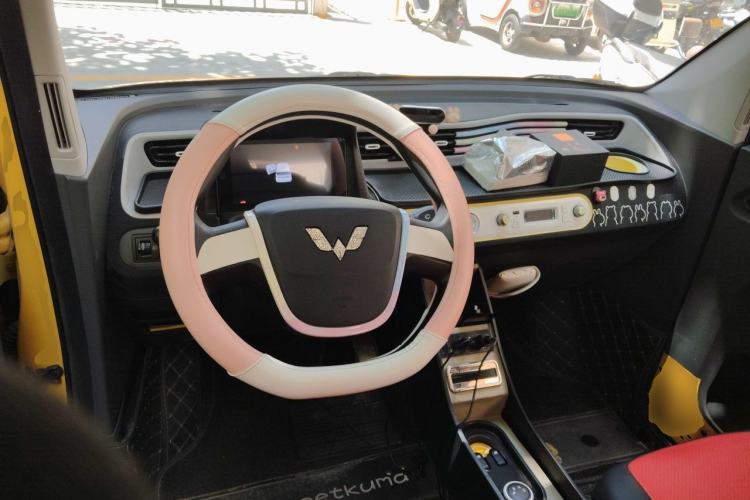 Used Wuling Hongguang MINIEV 2021 Macaron Fashion Model Lithium Iron Phosphate Steering Wheel