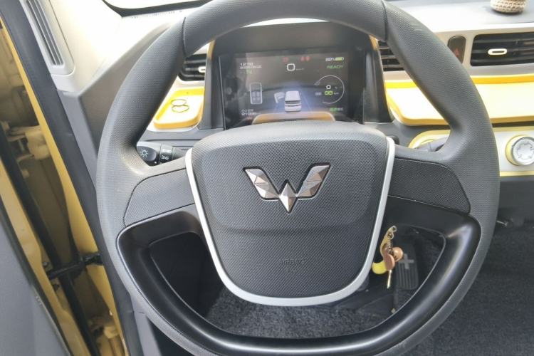 Used Wuling Hongguang MINIEV 2021 Macaron Fashion Edition Lithium-Ion Battery Steering Wheel