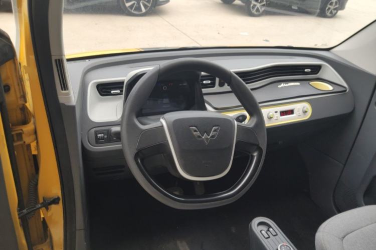 Used Wuling Hongguang MINIEV 2021 Macaron Fashion Model Lithium Iron Phosphate Steering Wheel