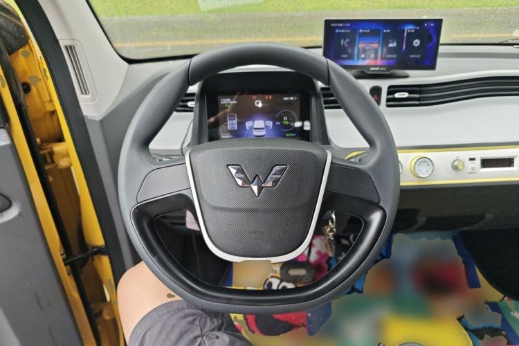 Used Wuling Hongguang MINIEV 2021 Macaron Premium Model – Lithium Iron Phosphate Steering Wheel