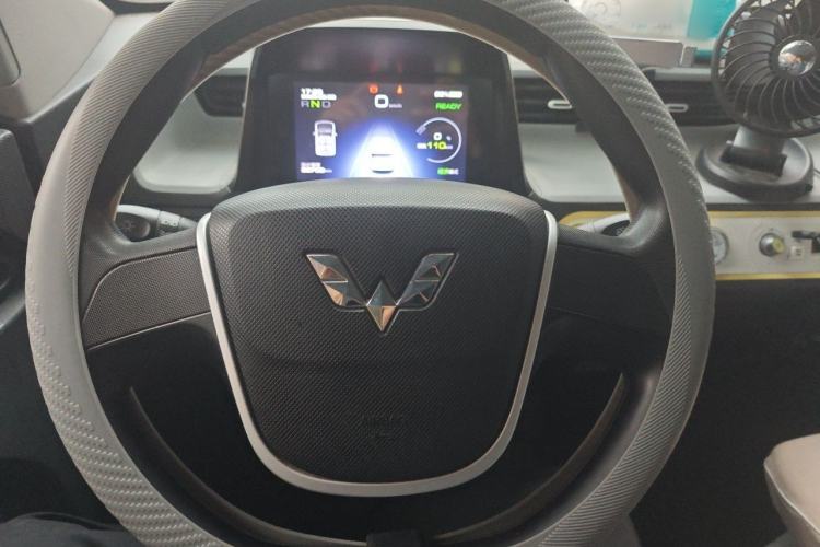 Used Wuling Hongguang MINIEV 2021 Macaron Fashion Model Lithium Iron Phosphate Steering Wheel