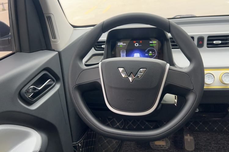 Used Wuling Hongguang MINIEV 2021 Macaron Fashion Model Lithium Iron Phosphate Steering Wheel