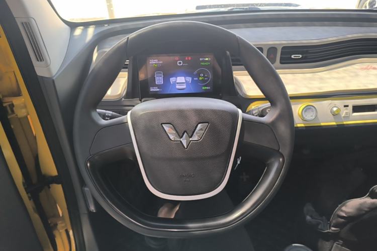 Used Wuling Hongguang MINIEV 2021 Macaron Fashion Model Lithium Iron Phosphate Steering Wheel