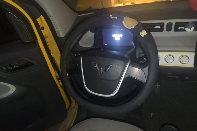 Used Wuling Hongguang MINIEV 2021 Macaron Fashion Edition Lithium-Ion Battery Steering Wheel