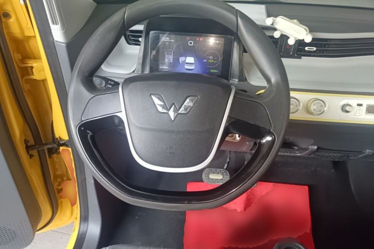 Used Wuling Hongguang MINIEV 2021 Macaron Fashion Model Lithium Iron Phosphate Steering Wheel