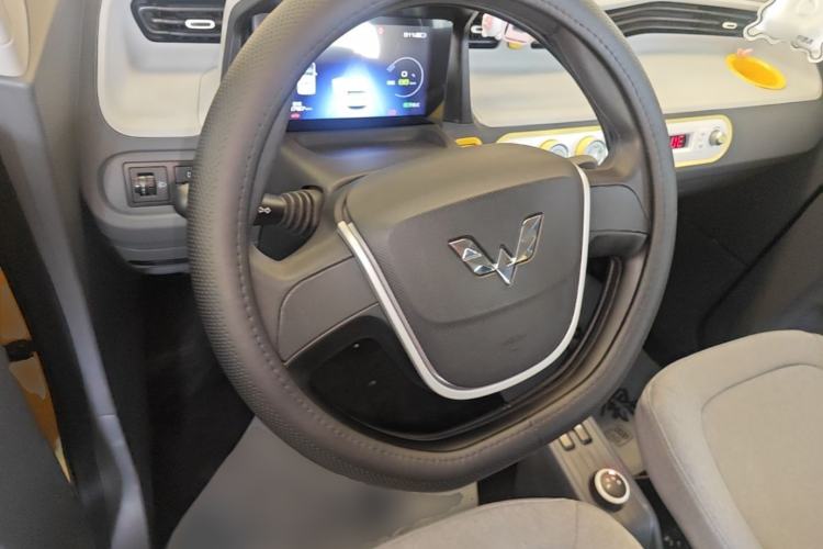 Used Wuling Hongguang MINIEV 2021 Macaron Premium Model – Lithium Iron Phosphate Steering Wheel
