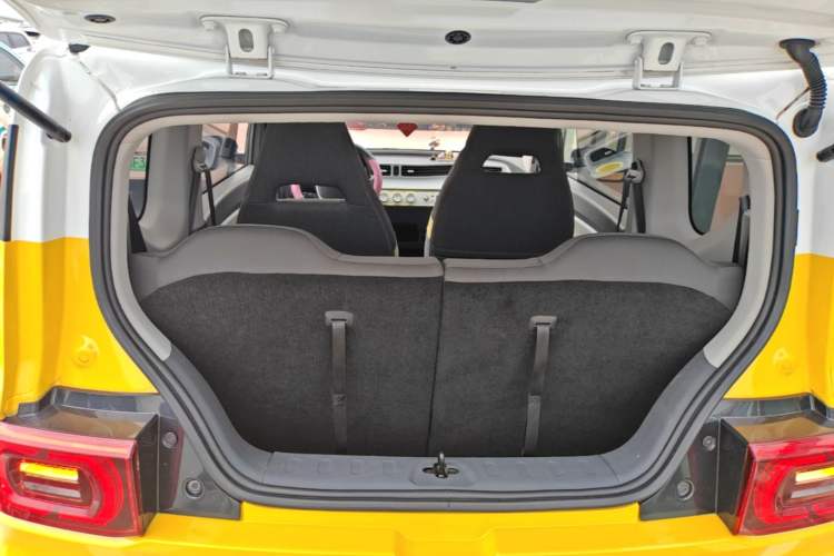 Used Wuling Hongguang MINIEV 2021 Macaron Fashion Model Lithium Iron Phosphate Trunk