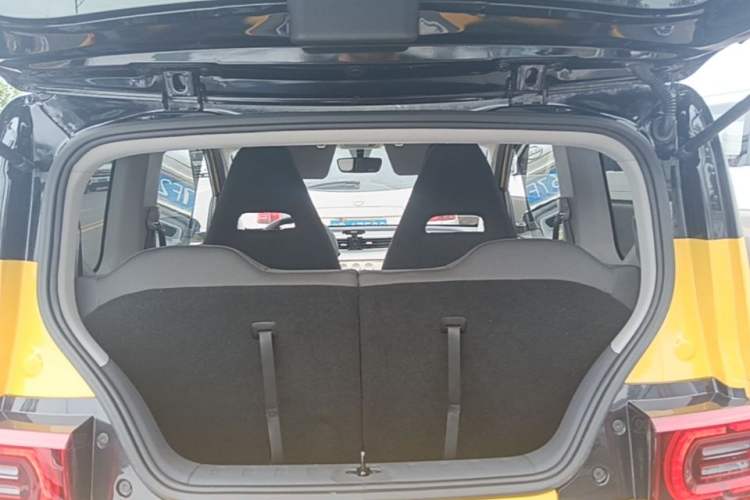 Used Wuling Hongguang MINIEV 2021 Macaron Fashion Model Lithium Iron Phosphate Trunk