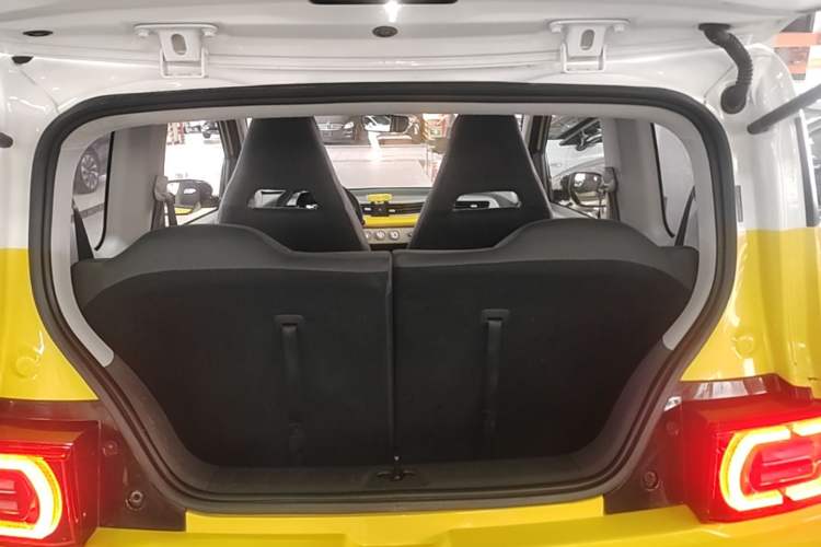 Used Wuling Hongguang MINIEV 2021 Macaron Fashion Model Lithium Iron Phosphate Trunk
