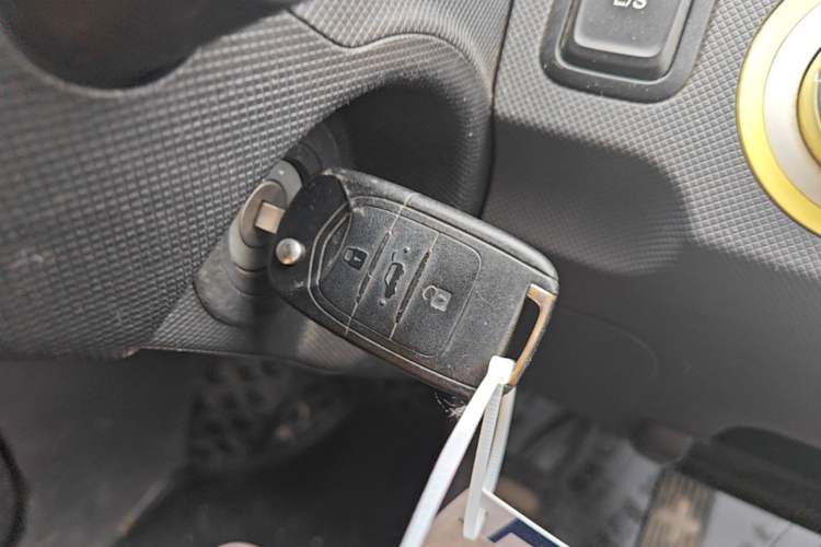 Used Wuling Hongguang MINIEV 2021 Macaron Fashion Edition Lithium-Ion Battery Vehicle Key