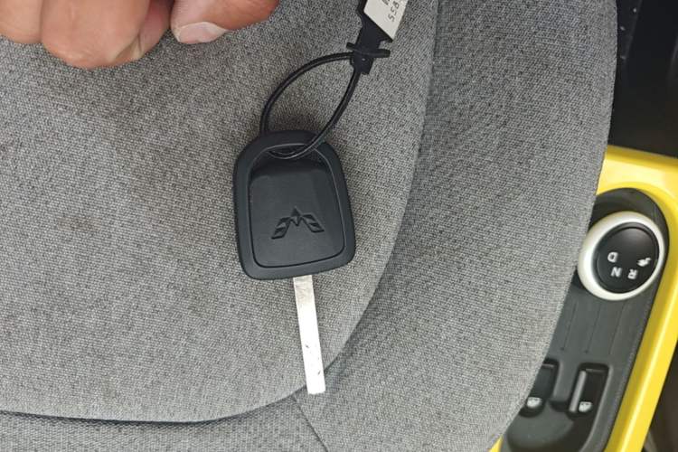 Used Wuling Hongguang MINIEV 2021 Macaron Fashion Edition Lithium-Ion Battery Vehicle Key