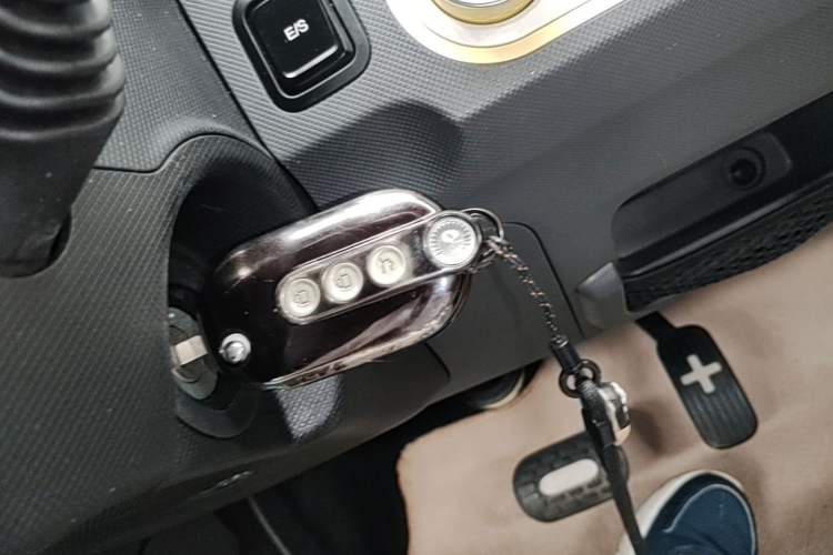 Used Wuling Hongguang MINIEV 2021 Macaron Premium Model – Lithium Iron Phosphate Vehicle Key