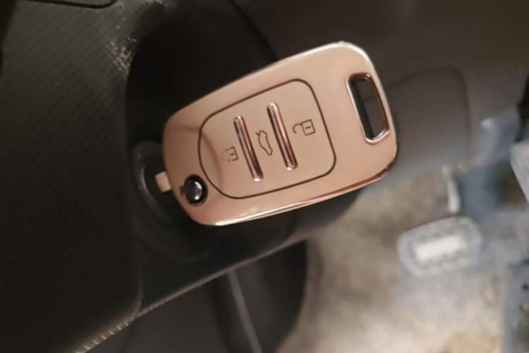 Used Wuling Hongguang MINIEV 2021 Macaron Fashion Edition Lithium-Ion Battery Vehicle Key