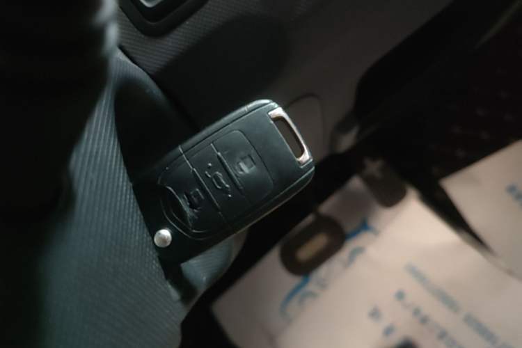Used Wuling Hongguang MINIEV 2021 Macaron Fashion Edition Lithium-Ion Battery Vehicle Key