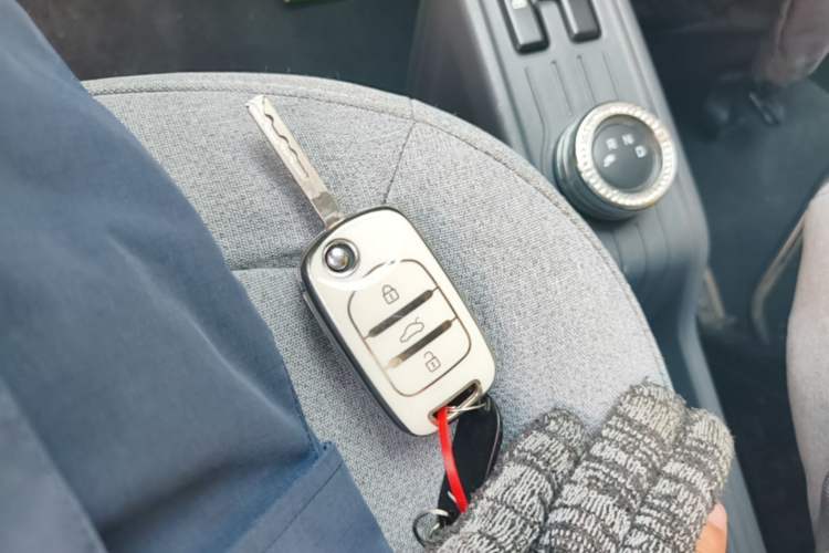 Used Wuling Hongguang MINIEV 2021 Macaron Premium Model – Lithium Iron Phosphate Vehicle Key