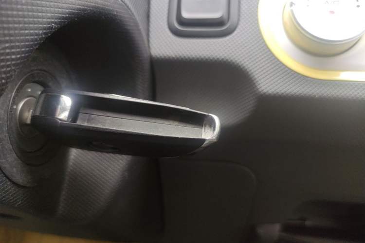 Used Wuling Hongguang MINIEV 2021 Macaron Premium Model – Lithium Iron Phosphate Vehicle Key
