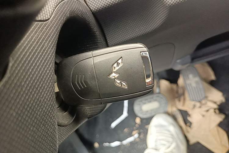 Used Wuling Hongguang MINIEV 2021 Macaron Fashion Model Lithium Iron Phosphate Vehicle Key