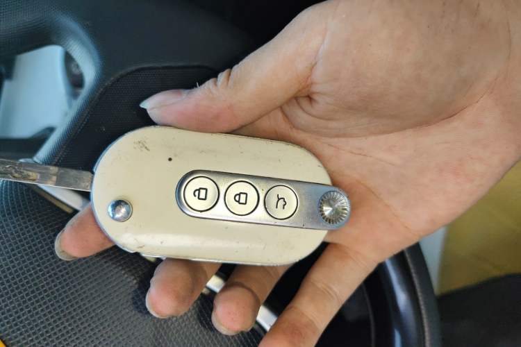 Used Wuling Hongguang MINIEV 2021 Macaron Premium Model – Lithium-NMC Vehicle Key