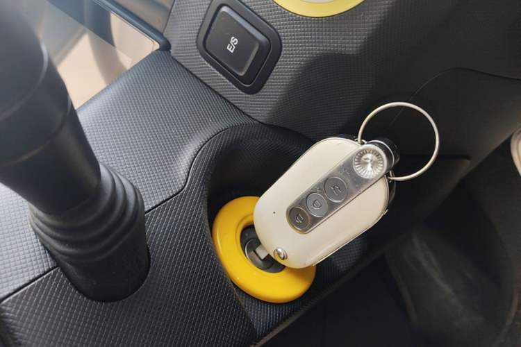 Used Wuling Hongguang MINIEV 2021 Macaron Premium Model – Lithium Iron Phosphate Vehicle Key