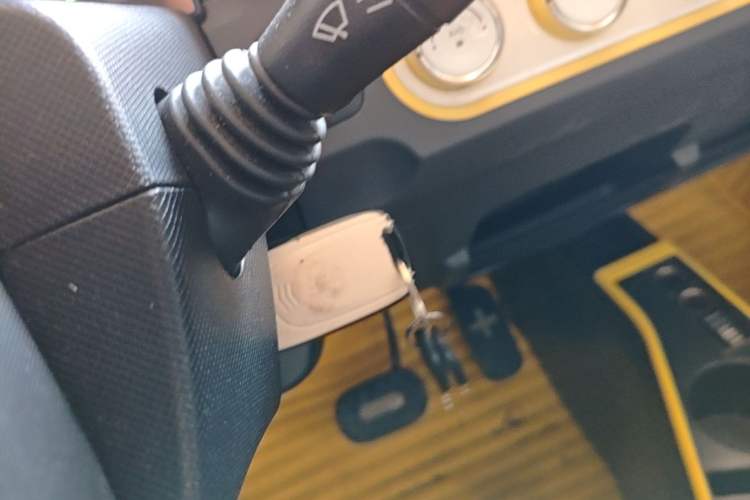 Used Wuling Hongguang MINIEV 2021 Macaron Fashion Edition Lithium-Ion Battery Vehicle Key