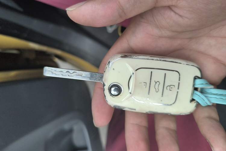 Used Wuling Hongguang MINIEV 2021 Macaron Premium Model – Lithium Iron Phosphate Vehicle Key