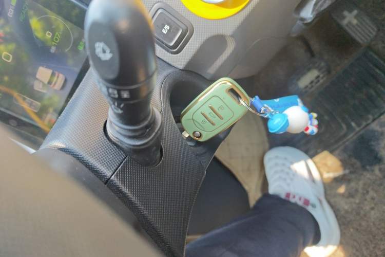 Used Wuling Hongguang MINIEV 2021 Macaron Premium Model – Lithium Iron Phosphate Vehicle Key