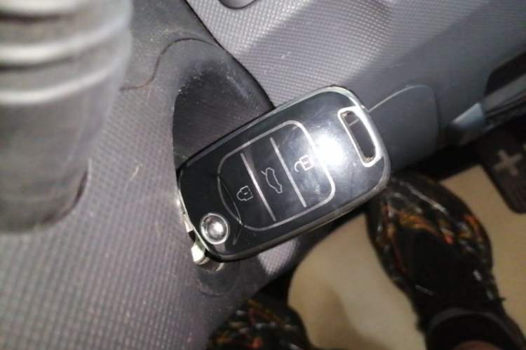 Used Wuling Hongguang MINIEV 2021 Macaron Fashion Edition Lithium-Ion Battery Vehicle Key