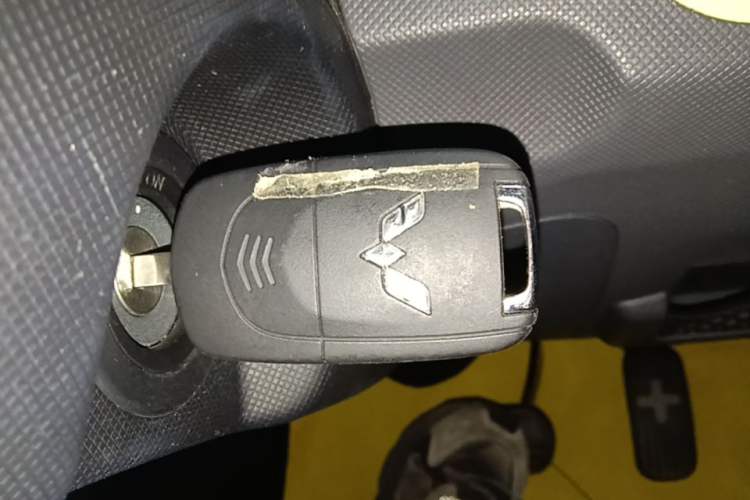 Used Wuling Hongguang MINIEV 2021 Macaron Fashion Edition Lithium-Ion Battery Vehicle Key