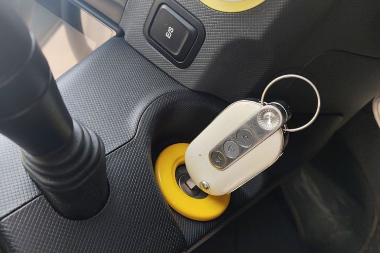 Used Wuling Hongguang MINIEV 2021 Macaron Premium Model – Lithium Iron Phosphate Vehicle Key
