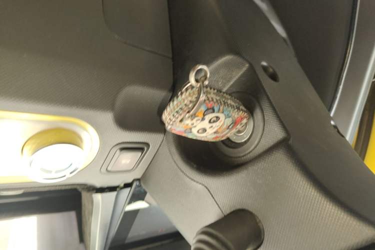 Used Wuling Hongguang MINIEV 2021 Macaron Fashion Model Lithium Iron Phosphate Vehicle Key